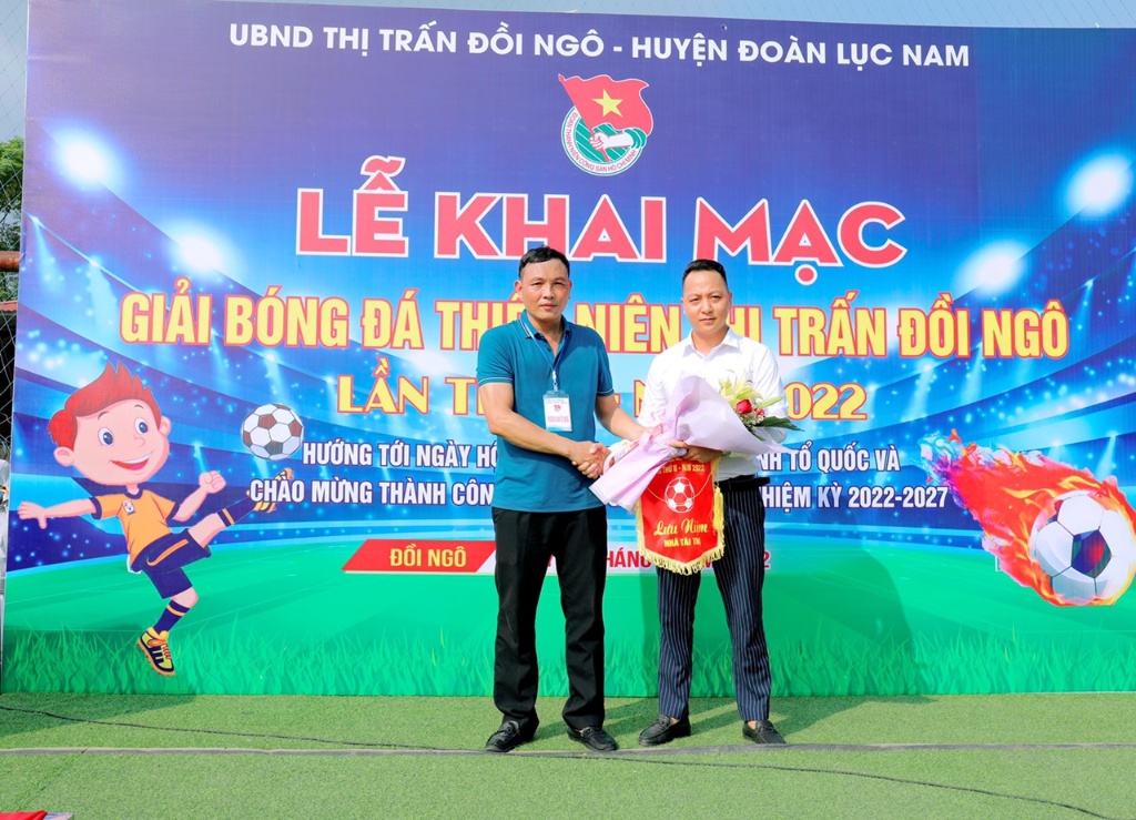 Thị trấn Đồi Ngô khai mạc giải bóng đá thiếu niên lần thứ 2.